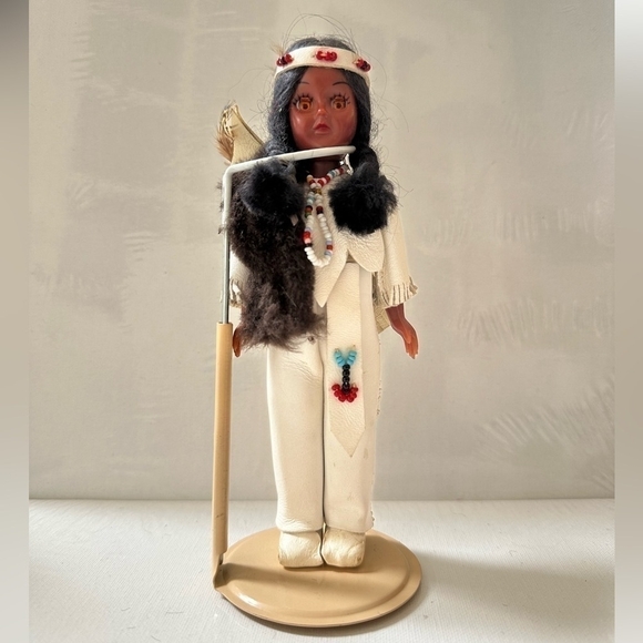 Native American Doll Vintage Indian Girl Doll Handmade Leather Suit Souvenir - Picture 7 of 7